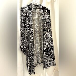 Black an white coverup